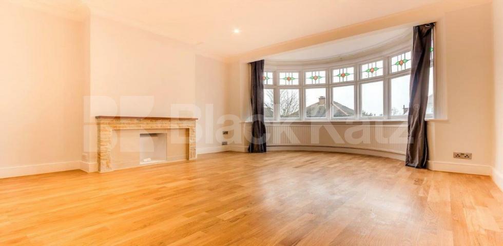 			NEW INSTRUCTION - Beautiful House !, 3 Bedroom, 1 bath, 1 reception House			 Chase Way, Southgate